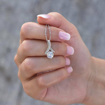 Alluring Beauty Necklace - Mamá